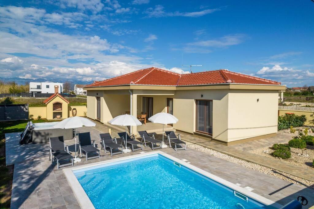Villa Mattina, With Heated Pool And Jacuzzi Privlaka  Dış mekan fotoğraf