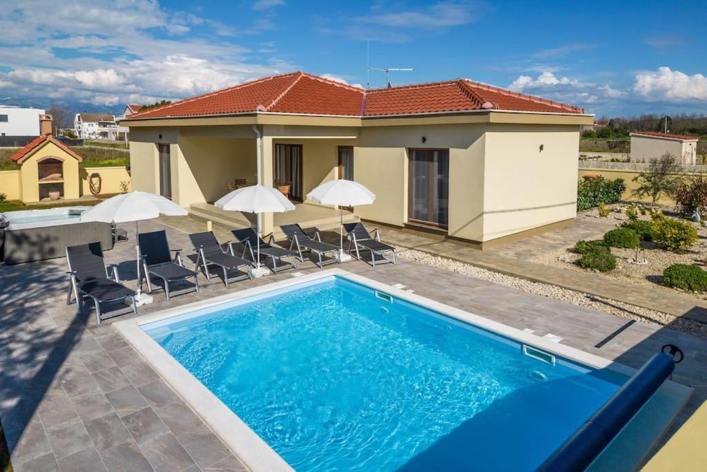 Villa Mattina, With Heated Pool And Jacuzzi Privlaka  Dış mekan fotoğraf